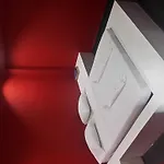 Hotel Red Room